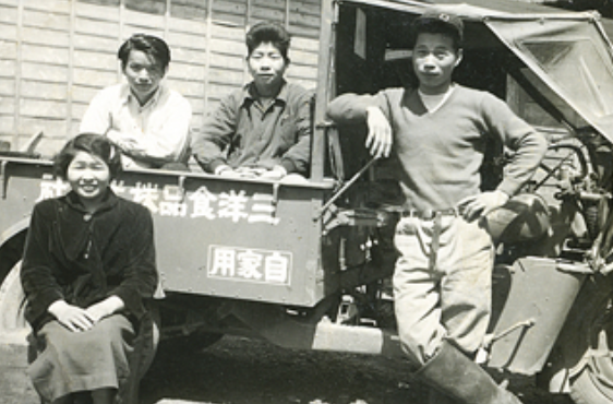 創業から70年超の真面目に食品を作り続けて来た企業が立ち上げた、ペットフードブランドです。蓄積して来た技術があるから、安心して無添加でおいしいごはんをお届けできます。